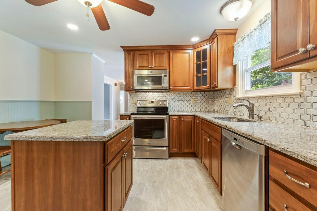 9 Maple Street Cumberland, ME 04021 - Photo 22 of 42 Kitchen