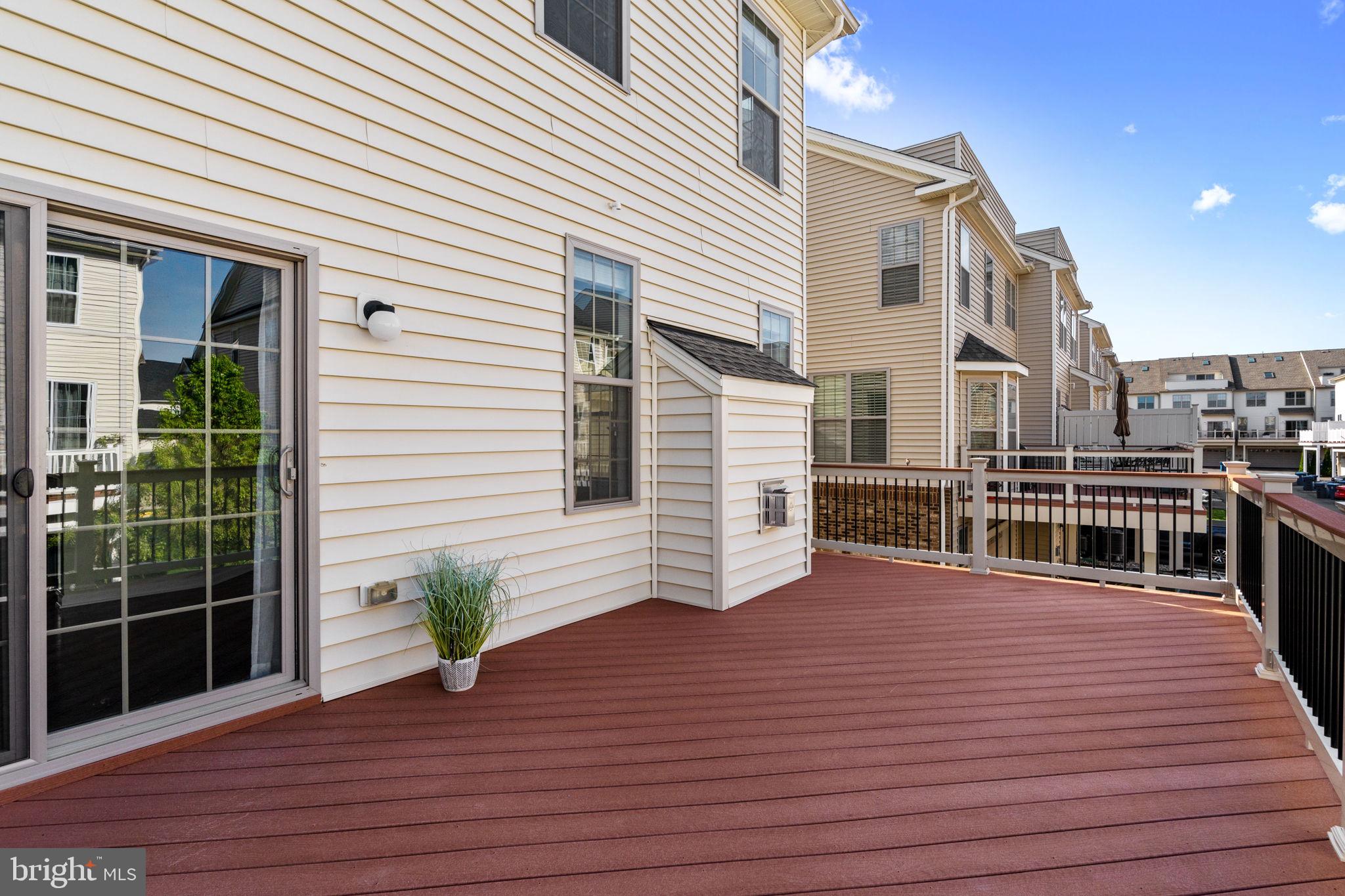 22605 Naugatuck Square Ashburn, VA 20148 - Photo 27 of 32 Spacious Composite Deck