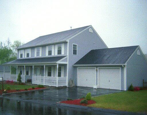 3 Great Oak Farm Road, Unit 3 Monroe, CT 06468 - Photo 1 of 1 a front view of a house with a yard and garage