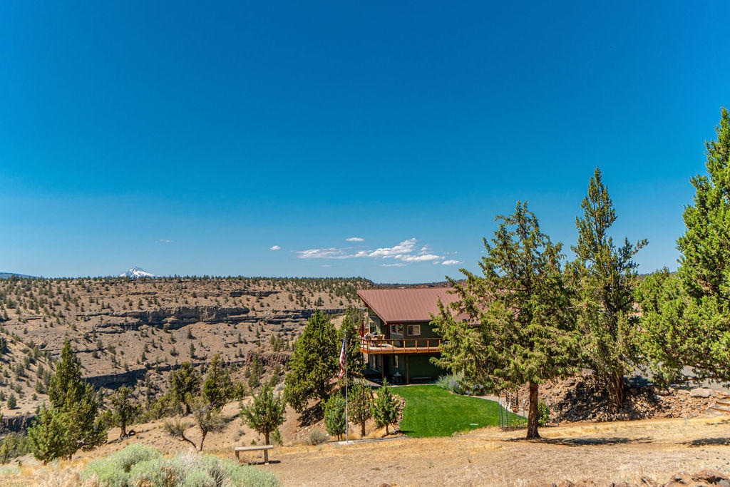 9367 Southwest Shad Road Terrebonne, OR 97760 - Photo 4 of 38 RileyVisuals-24