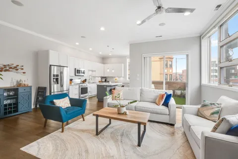 $799,900 | 1555 North Wood Street, Unit 201, Chicago, IL 60622