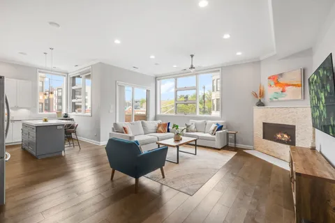 $799,900 | 1555 North Wood Street, Unit 201, Chicago, IL 60622