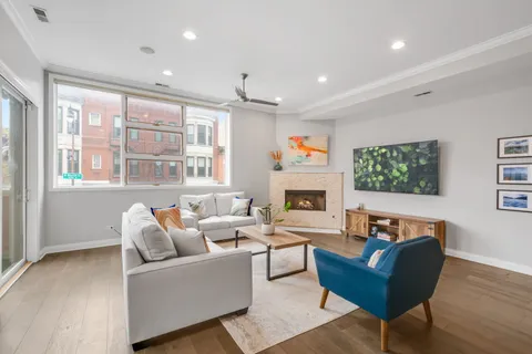 $799,900 | 1555 North Wood Street, Unit 201, Chicago, IL 60622