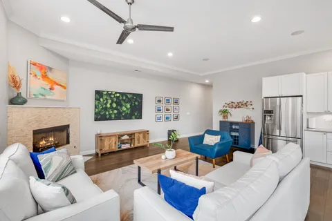 $799,900 | 1555 North Wood Street, Unit 201, Chicago, IL 60622