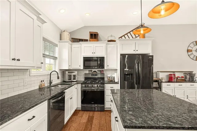 $324,950 | 3201 Sheffield Lane, St. Joseph, MO 64506