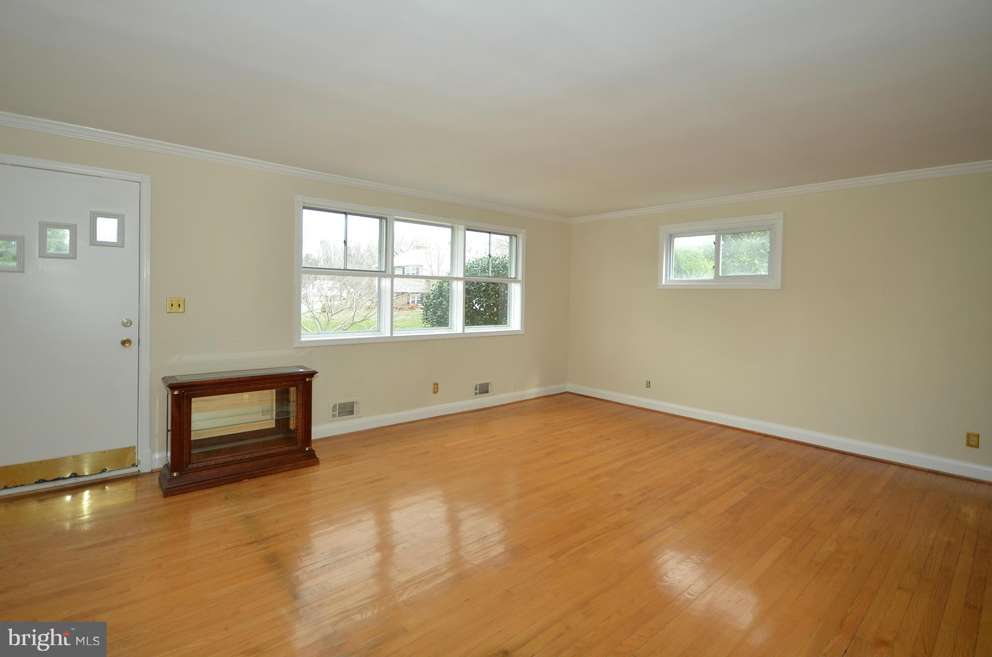 207 Felton Road Lutherville-Timonium, MD 21093 - Photo 3 of 30 Living Room