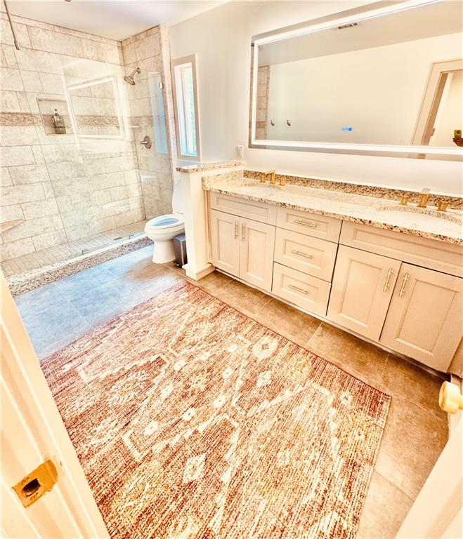 175 River Ct Parkway Atlanta, GA 30328 - Photo 41 of 50 a bathroom with a granite countertop sink and a bathtub