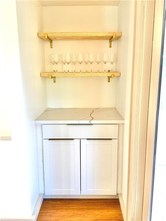 175 River Ct Parkway Atlanta, GA 30328 - Photo 44 of 50 a bathroom with a bathtub