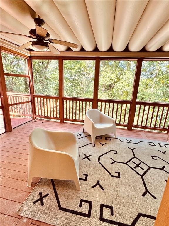 175 River Ct Parkway Atlanta, GA 30328 - Photo 46 of 50 a balcony with table and chairs