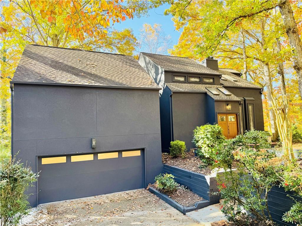 175 River Ct Parkway Atlanta, GA 30328 - Photo 7 of 50 a view of a house with tub