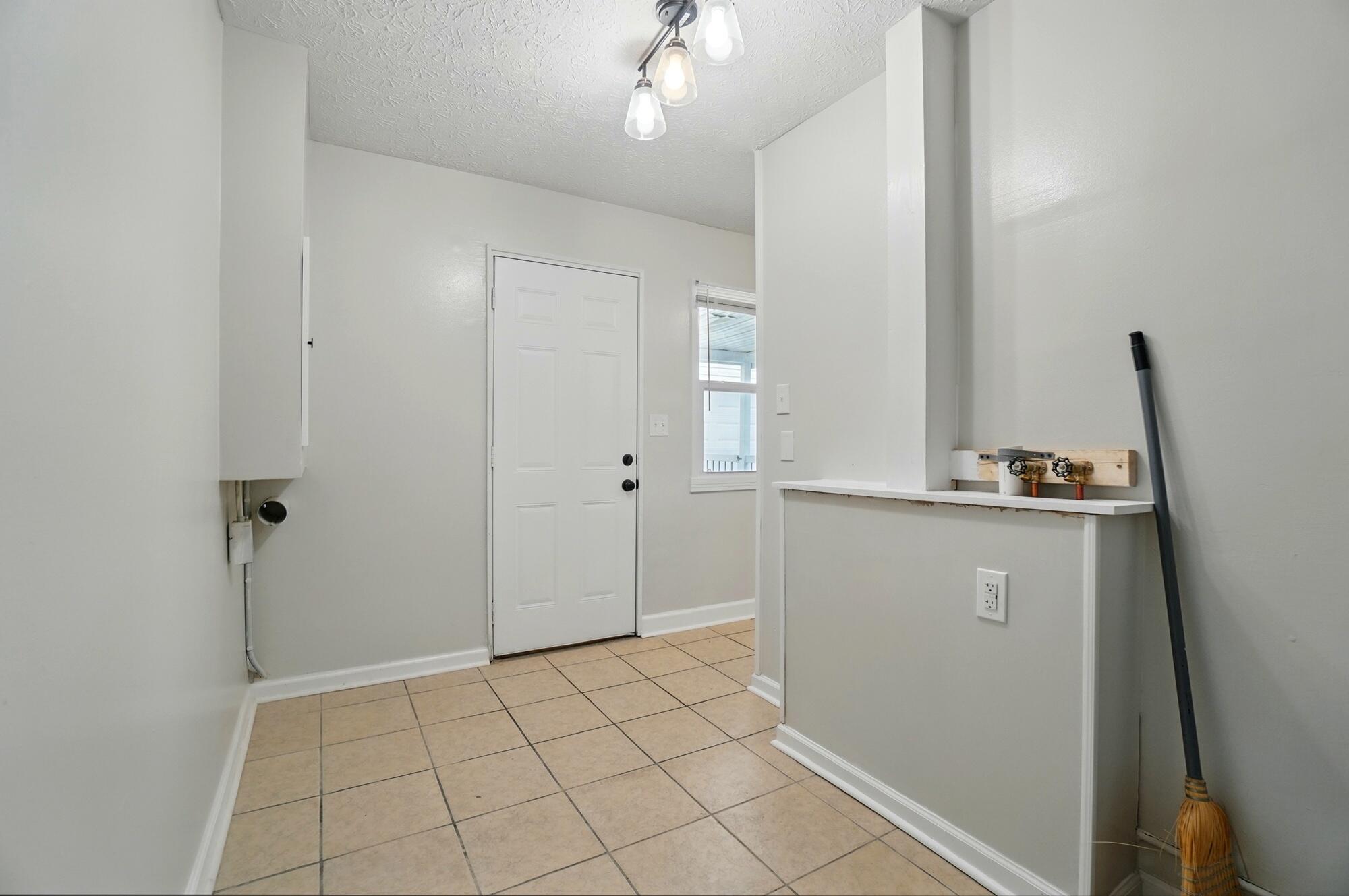 4561 St Rita Lane Columbus, OH 43213 - Photo 13 of 34
