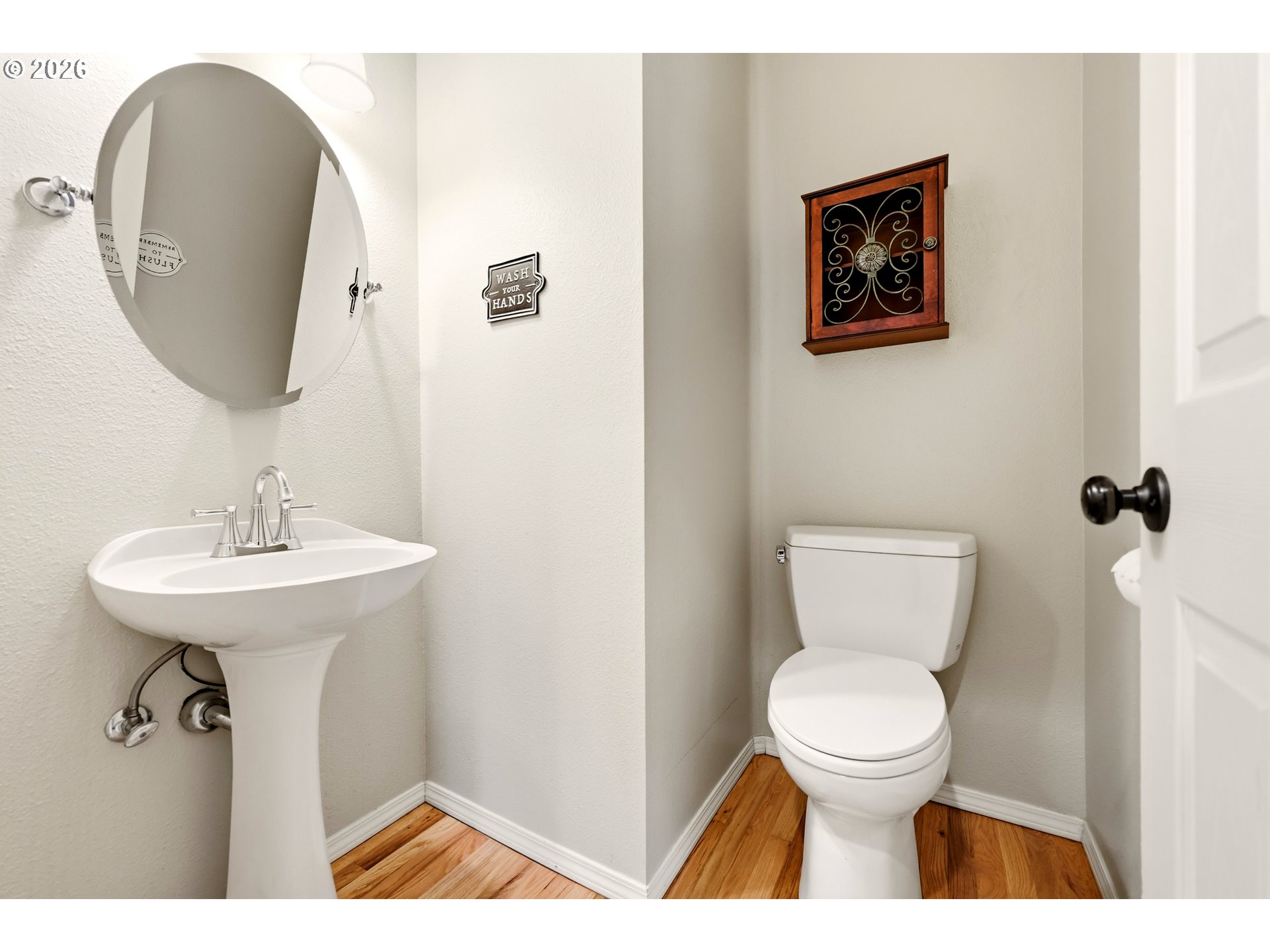 5807 Ridgetop Court Lake Oswego, OR 97035 - Photo 20 of 42 a bathroom with a toilet a sink and mirror