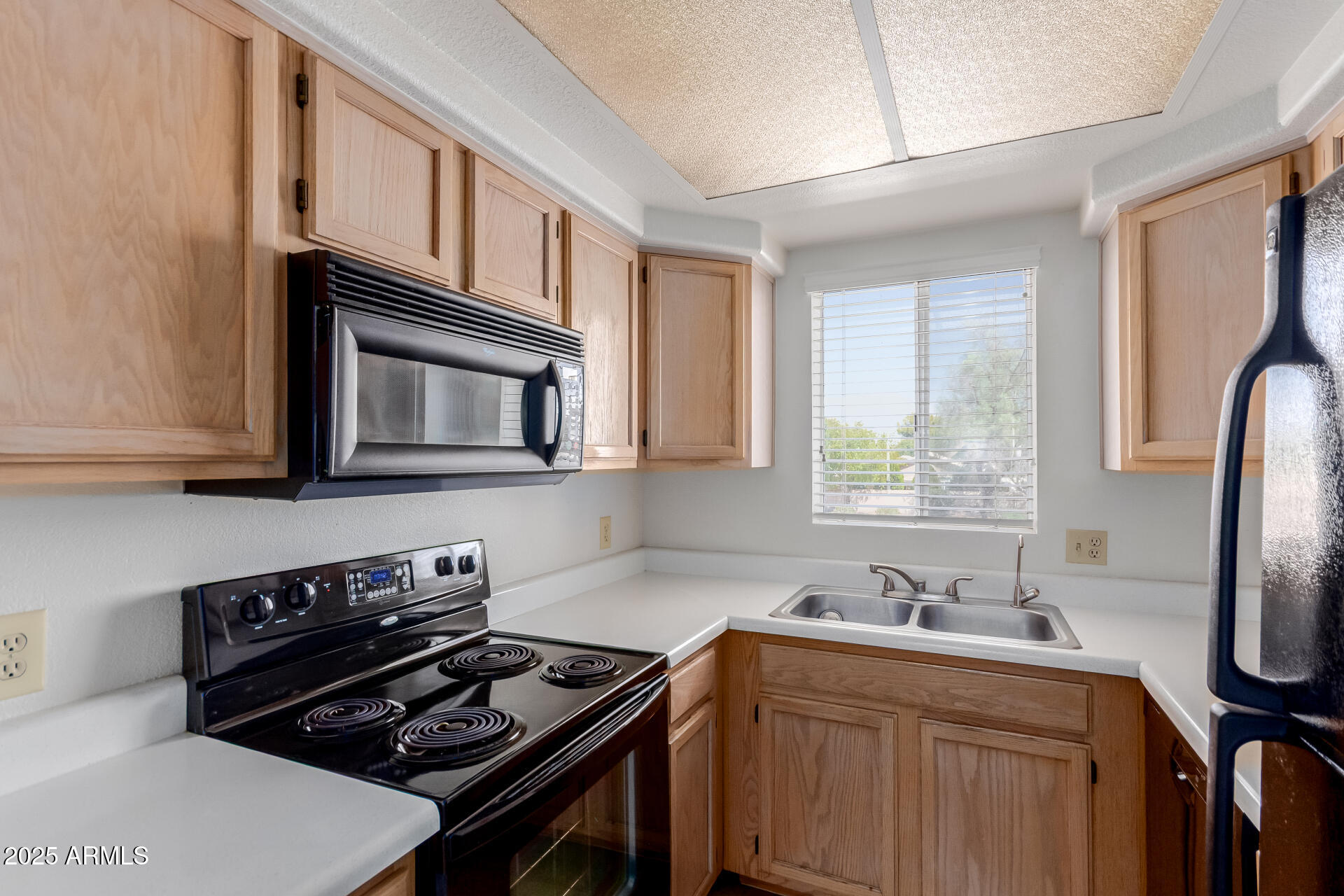 1825 West Ray Road, Unit 2070 Chandler, AZ 85224 - Photo 12 of 51 a kitchen with stainless steel appliances a sink stove and cabinets