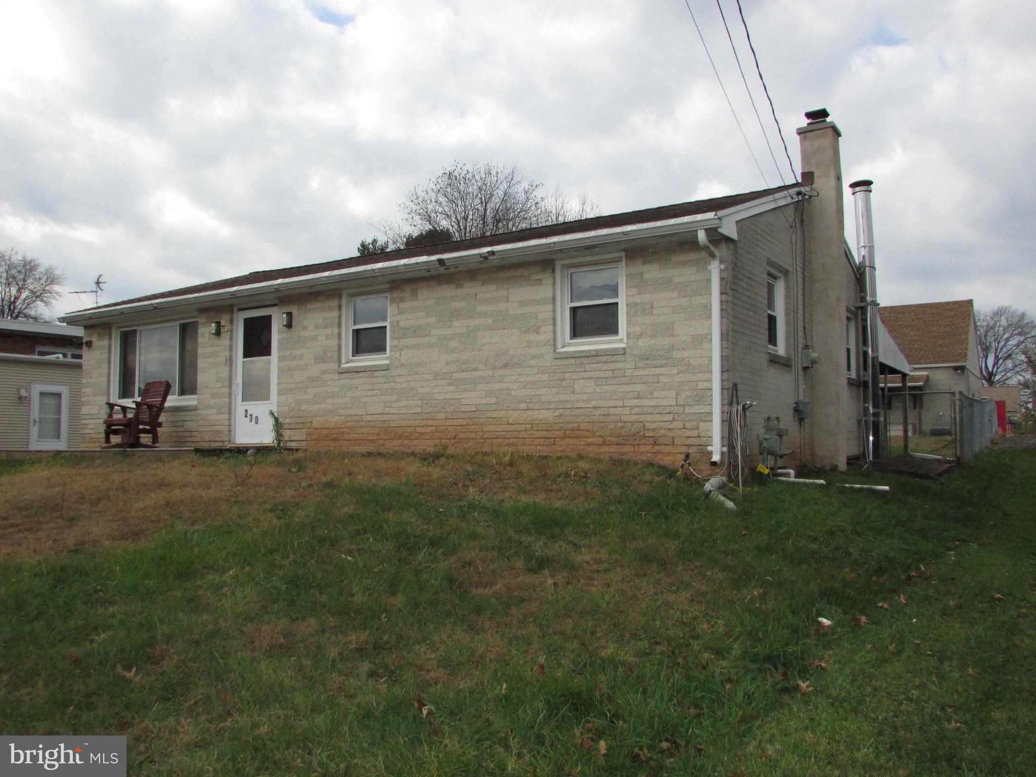 270 Rosedale Drive Manchester, PA 17345 - Photo 14 of 15 a backyard of a house with table and chairs
