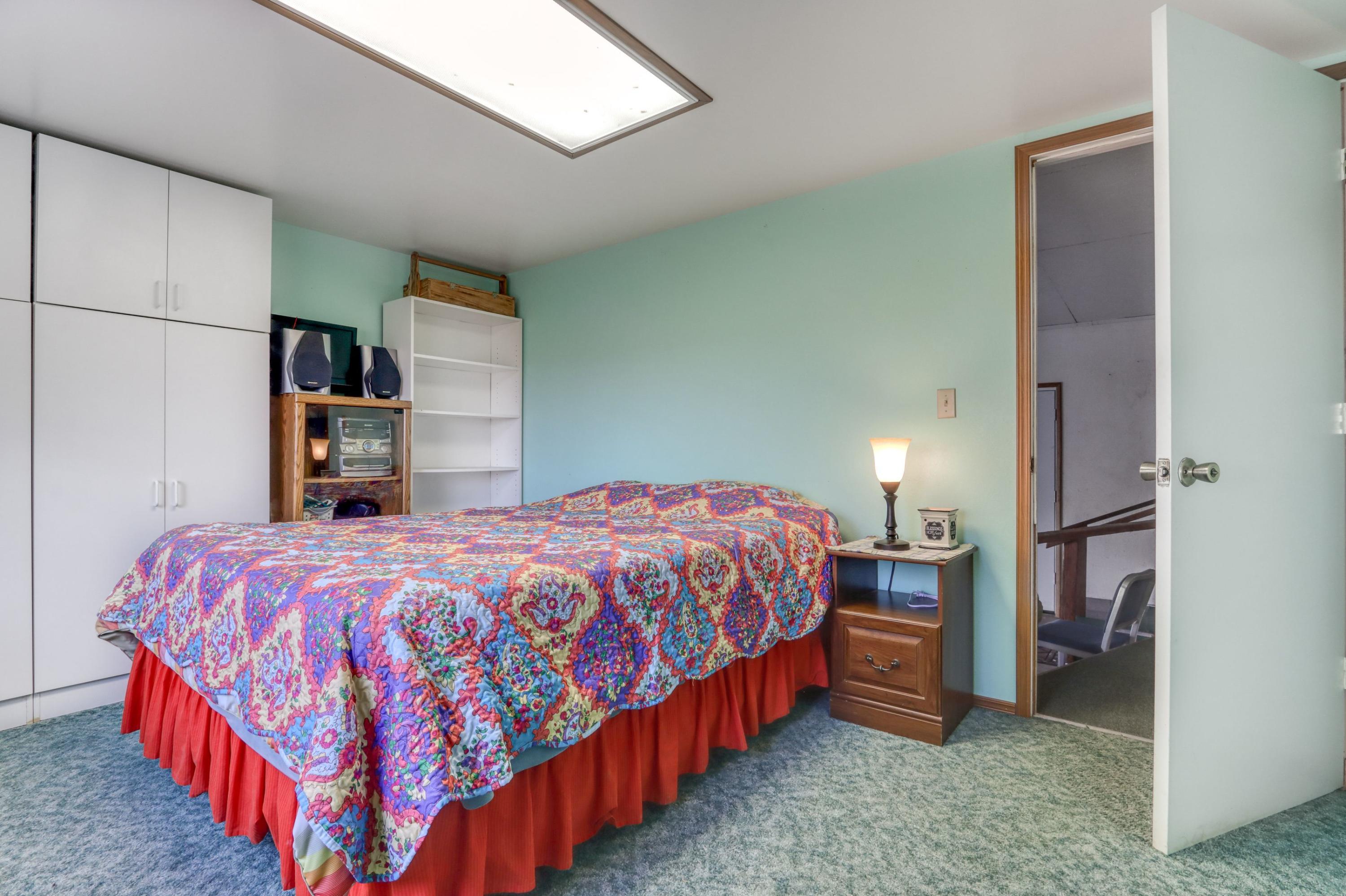 61143 Millican Road Christmas Valley, OR 97641 - Photo 21 of 29 Guest Room