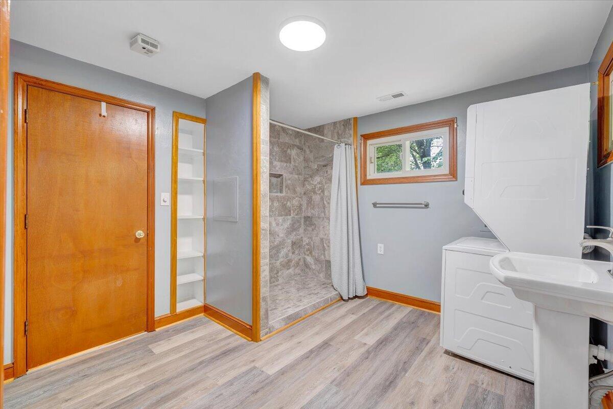 2215 Wildwood Road Salem, VA 24153 - Photo 14 of 35 19-MIB09882