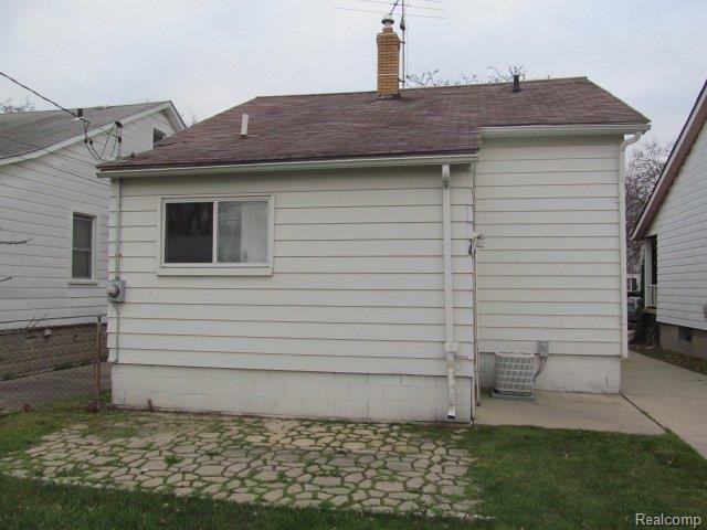 7261 Standard Street Center Line, MI 48015 - Photo 11 of 25 7261 STANDARD CENTERLINE (15).J