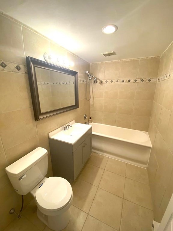 466 Commonwealth Avenue, Unit 302 Boston, MA 02215 - Photo 8 of 12 a bathroom with a sink mirror bathtub and toilet