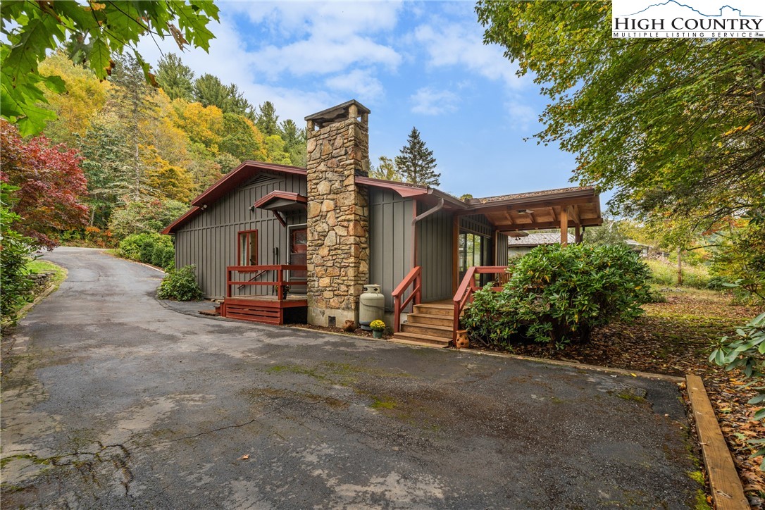 a view of a house with a yard and garage