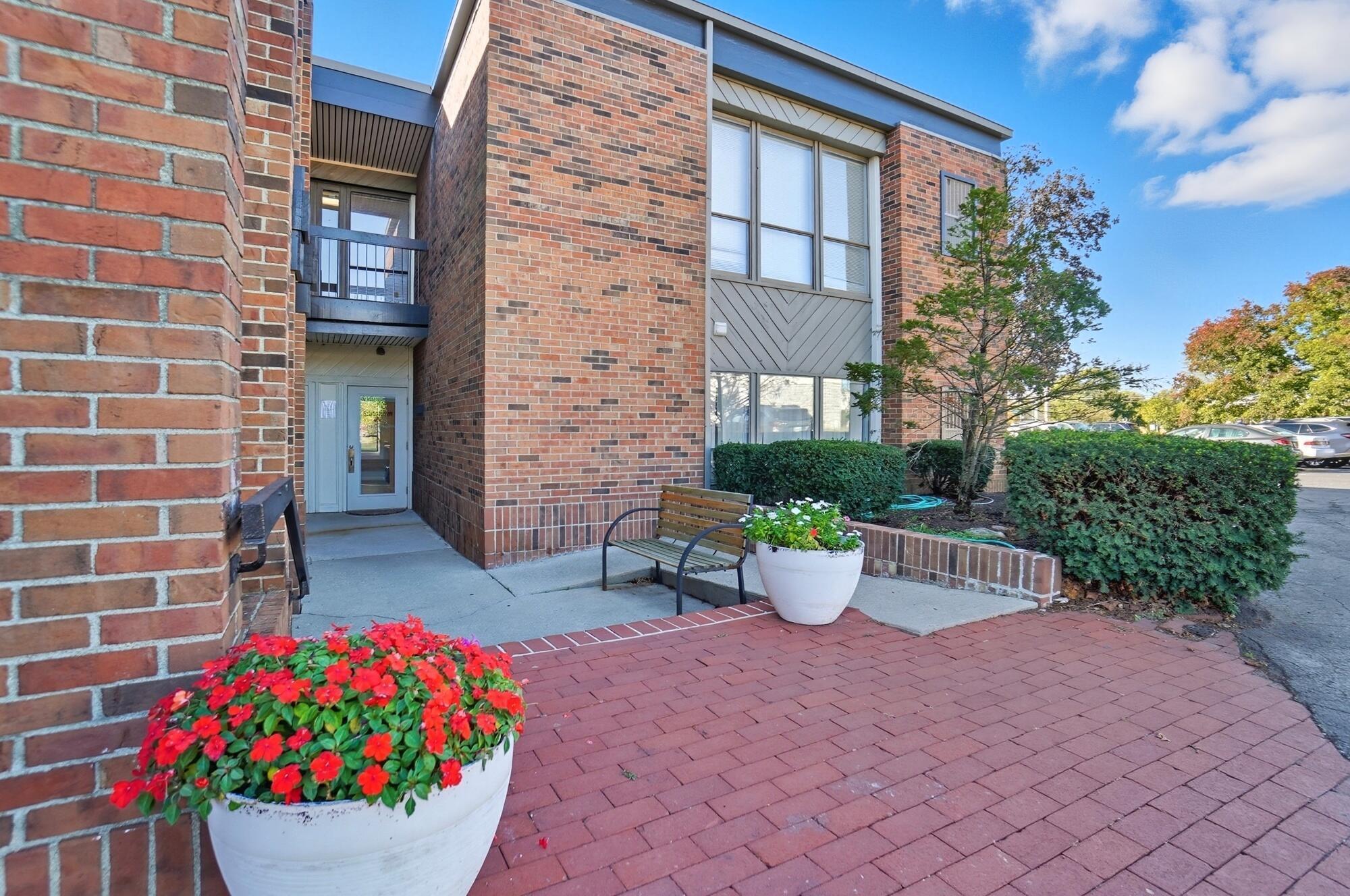 4700 Reed Road Columbus, OH 43220 - Photo 11 of 42 012