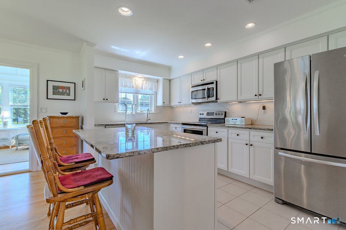5 Thelbridge Street, Unit 5 Madison, CT 06443 - Photo 4 of 37