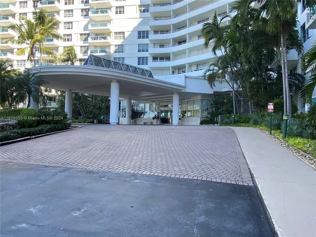 $585,000 | 5161 Collins Avenue, Unit 801, Miami Beach, FL 33140
