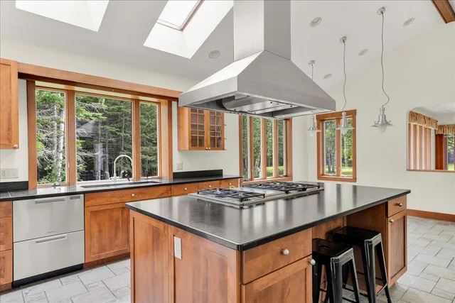 $985,000 | 70 Ledgewood Lane, Blue Hill, ME 04614