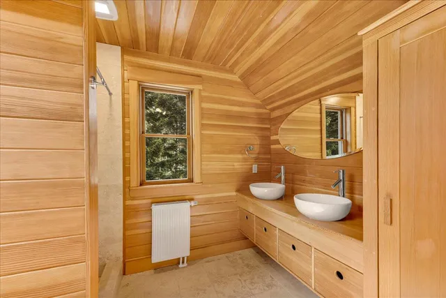 $985,000 | 70 Ledgewood Lane, Blue Hill, ME 04614