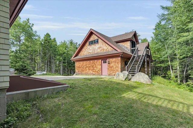 $985,000 | 70 Ledgewood Lane, Blue Hill, ME 04614