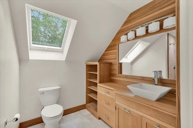 $985,000 | 70 Ledgewood Lane, Blue Hill, ME 04614