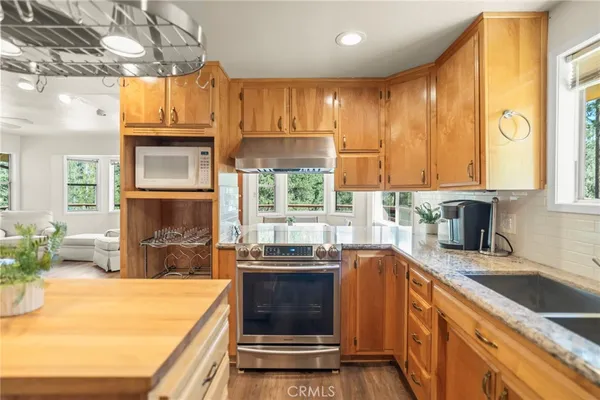 a kitchen that has a lot of cabinets in it and appliances