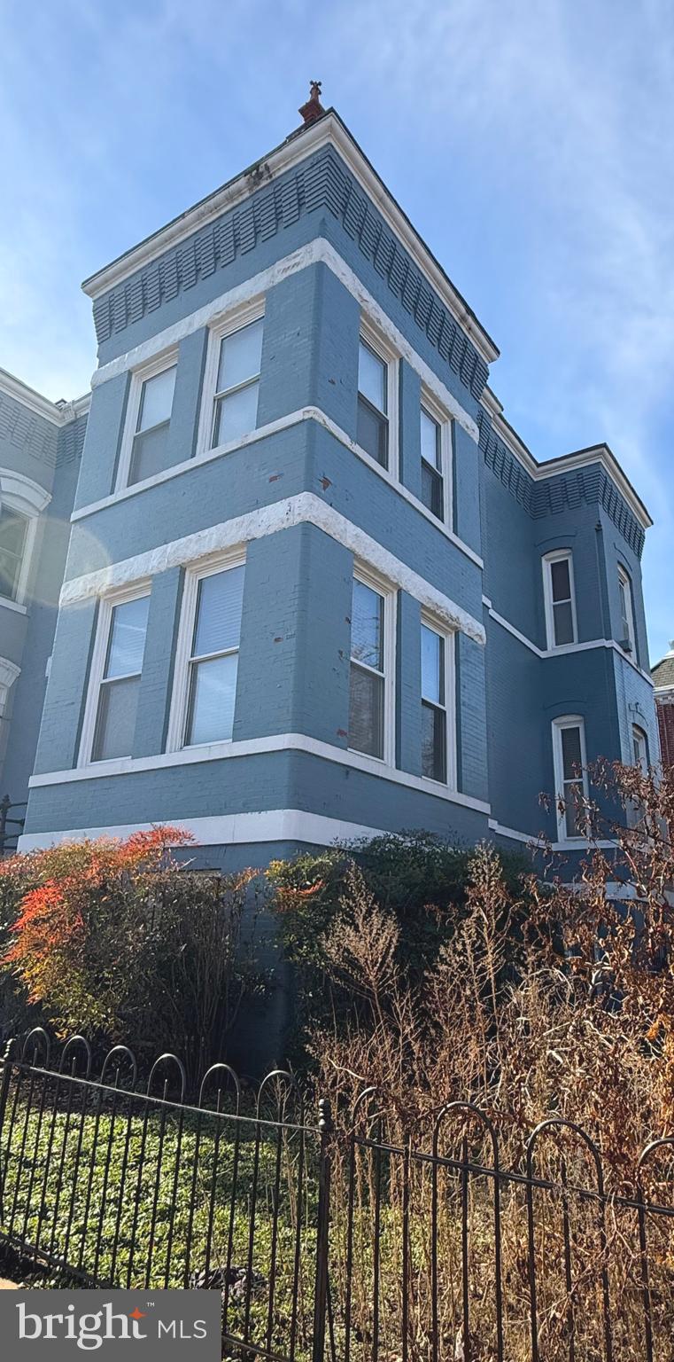 656 6th Street Northeast Washington, DC 20002 - Photo 2 of 30 a front view of a house