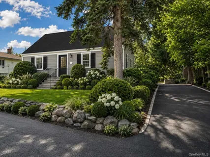 $829,000 | 12 Violet Road, Bayville, NY 11709