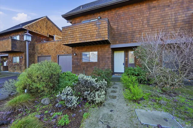 $679,000 | 65 Freedom Lane North, Petaluma, CA 94952