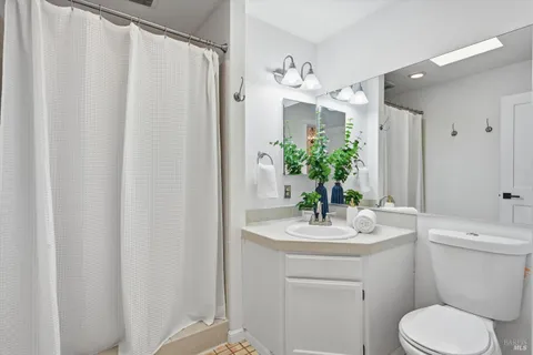 $679,000 | 65 Freedom Lane North, Petaluma, CA 94952