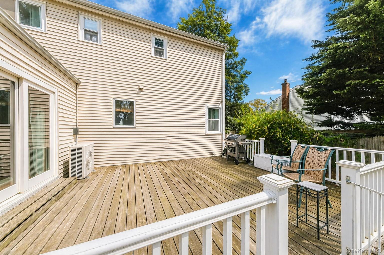 118 Foster Road Ronkonkoma, NY 11779 - Photo 24 of 32