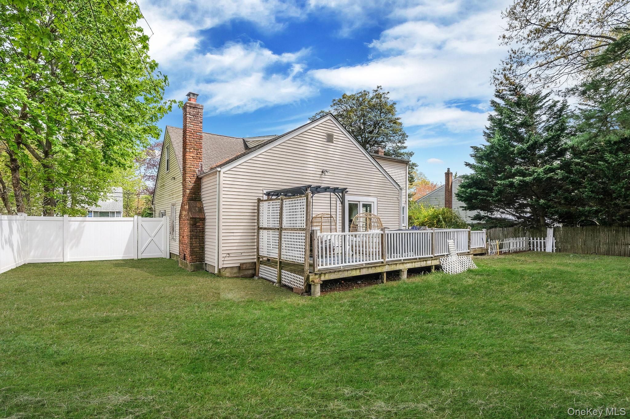 118 Foster Road Ronkonkoma, NY 11779 - Photo 25 of 32