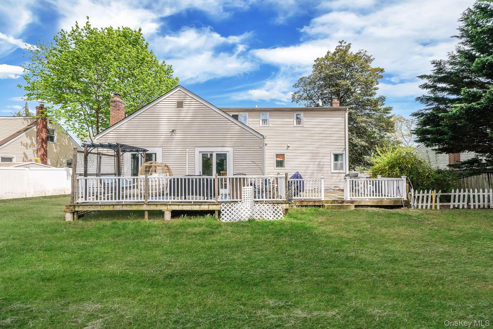 118 Foster Road Ronkonkoma, NY 11779 - Photo 26 of 32