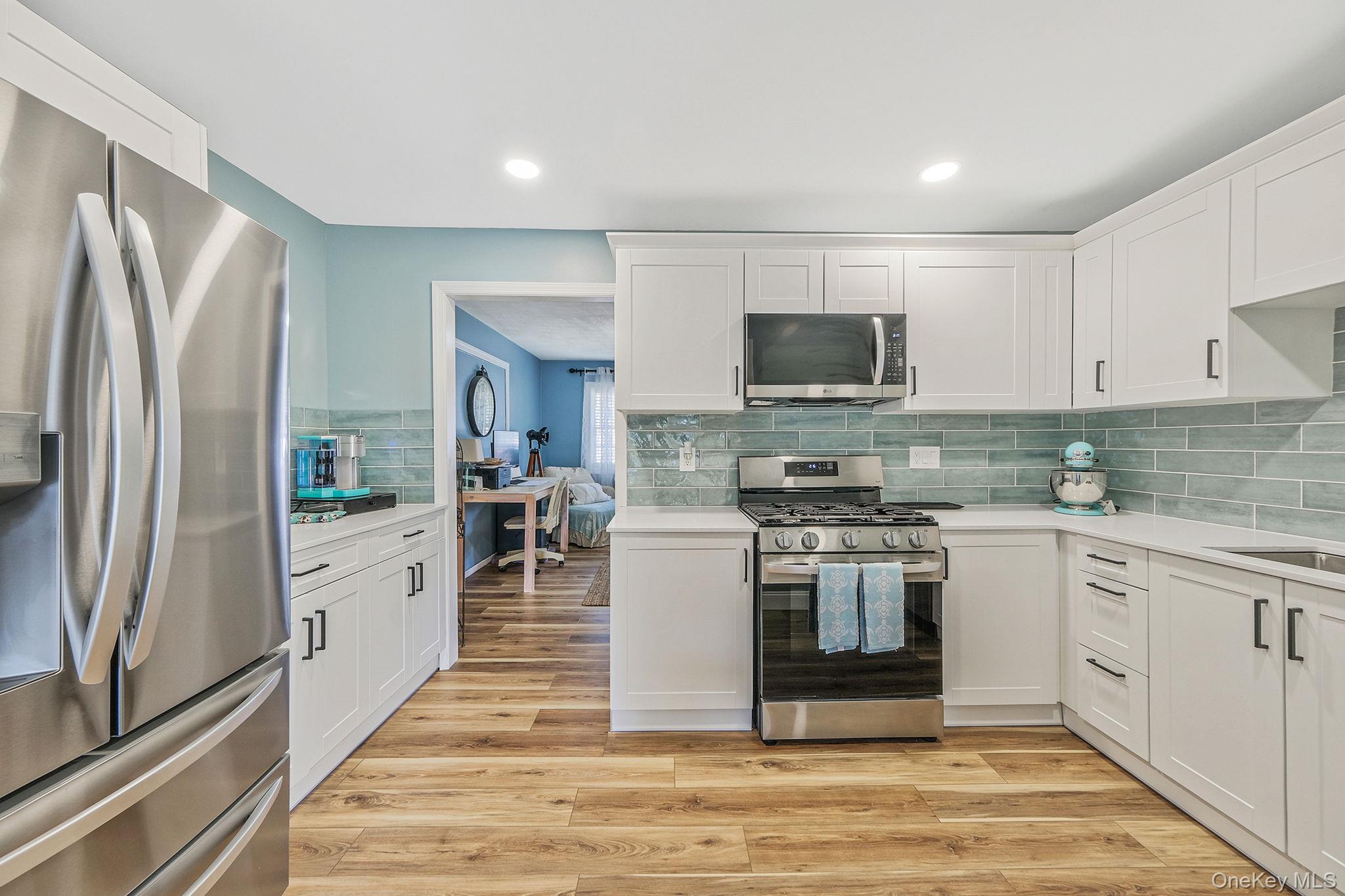 118 Foster Road Ronkonkoma, NY 11779 - Photo 6 of 32