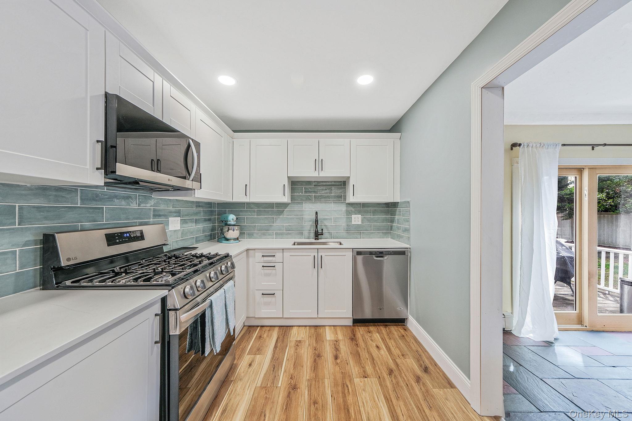 118 Foster Road Ronkonkoma, NY 11779 - Photo 8 of 32