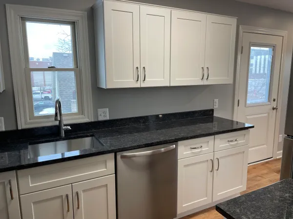 $2,000 | 210 West 6th Street, Unit 1, Royal Oak, MI 48067