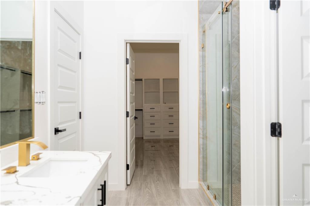 106 West Eldora Road San Juan, TX 78589 - Photo 13 of 29 a bathroom with a sink and a mirror