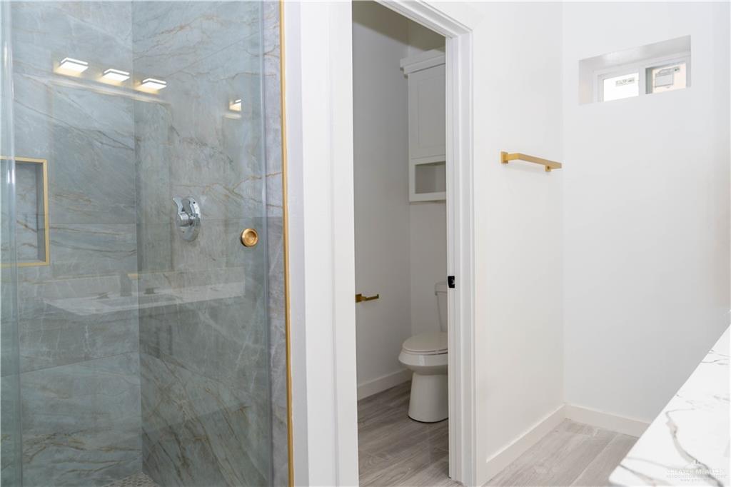 106 West Eldora Road San Juan, TX 78589 - Photo 14 of 29 a bathroom with a granite countertop shower