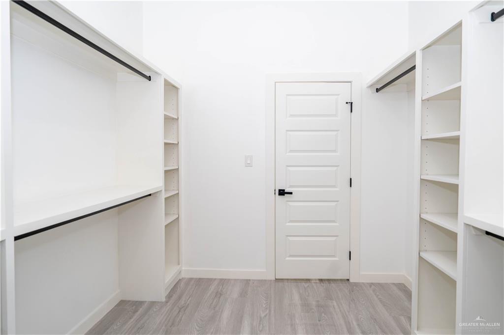 106 West Eldora Road San Juan, TX 78589 - Photo 19 of 29 a view of an empty walk in closet