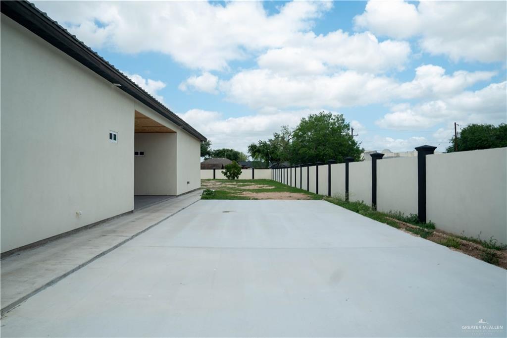 106 West Eldora Road San Juan, TX 78589 - Photo 24 of 29 a view of a backyard