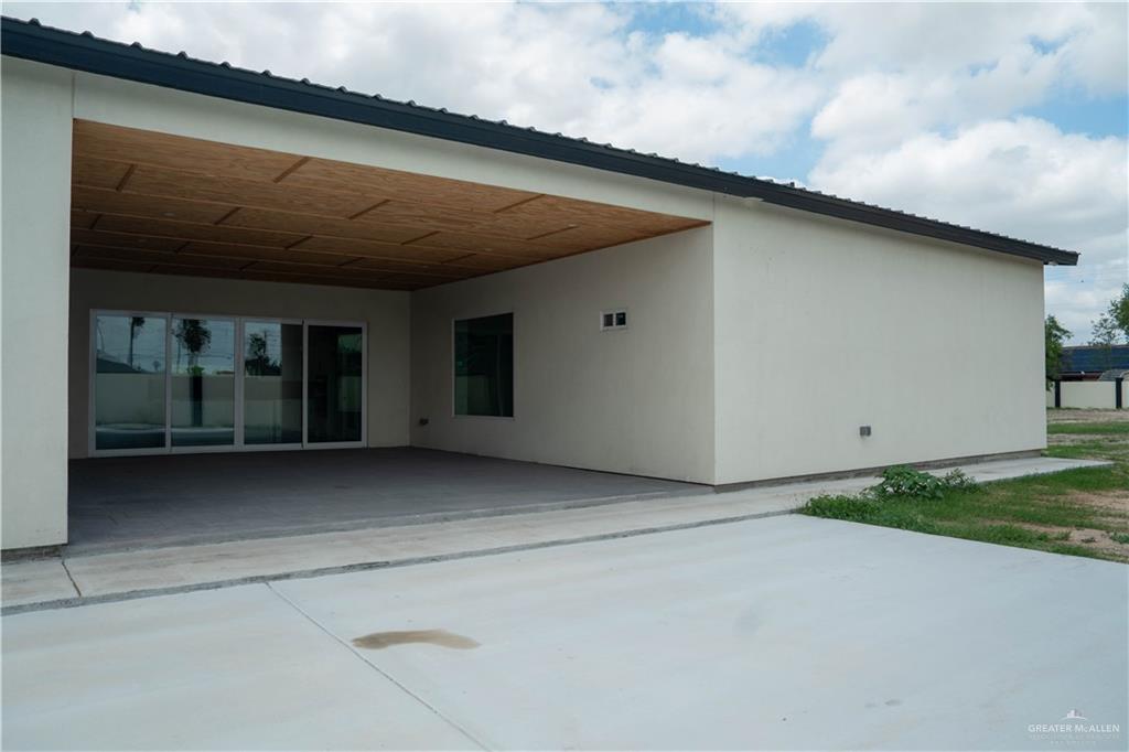 106 West Eldora Road San Juan, TX 78589 - Photo 25 of 29 a backyard of a house