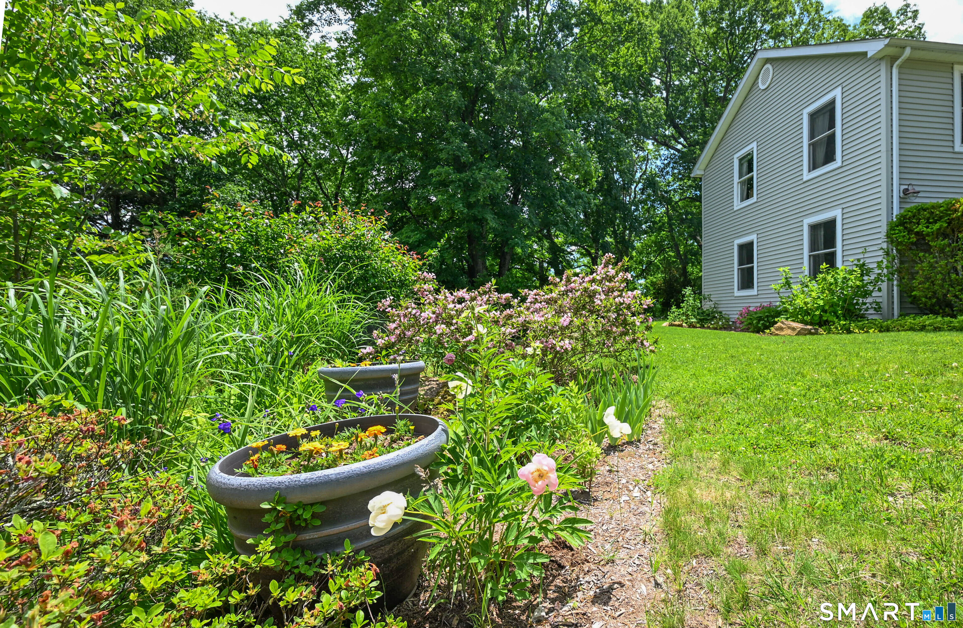 4 Hillside Road Danbury, CT 06811 - Photo 6 of 40 Gallery Image 6