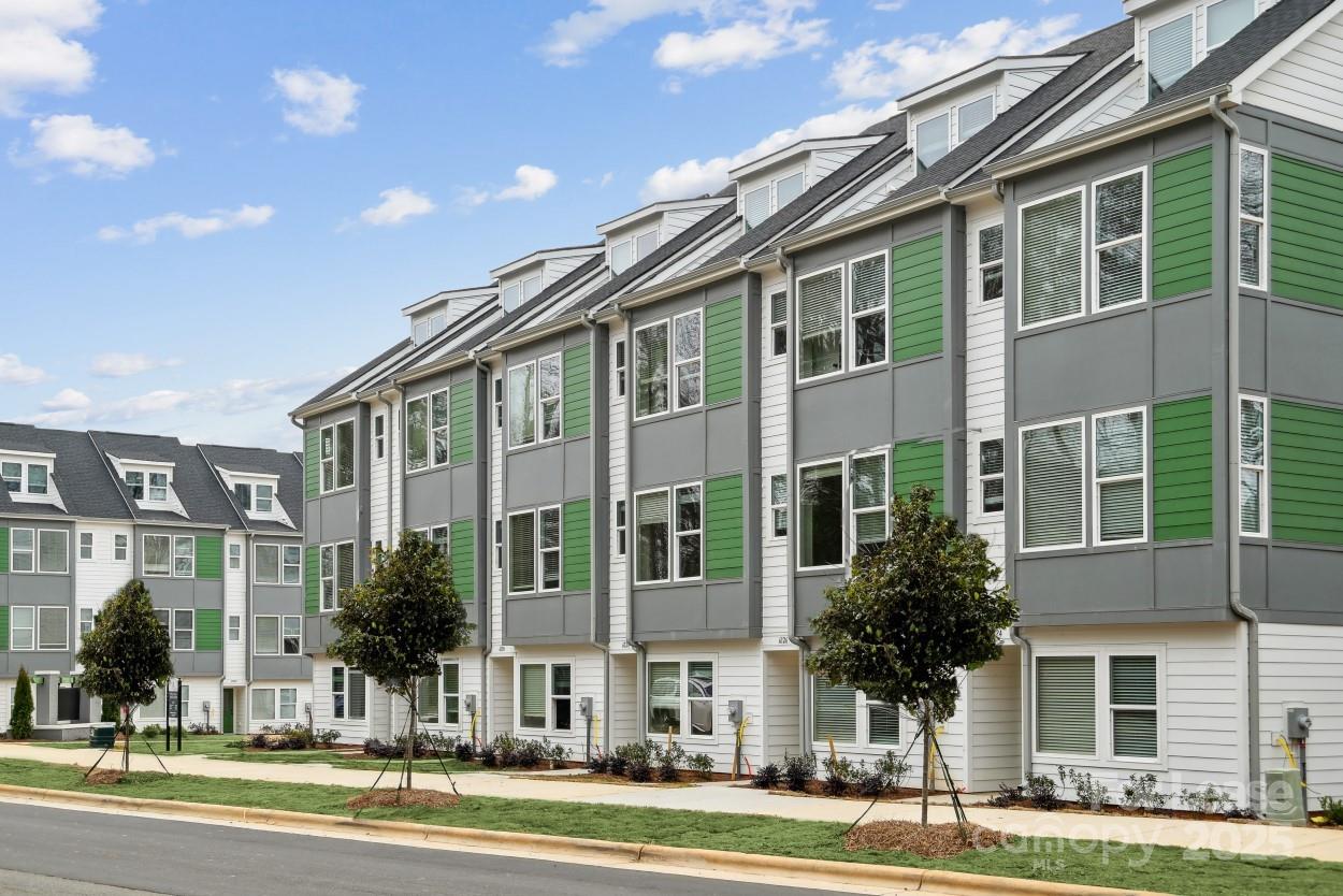 6134 Wilora Lake Road Charlotte, NC 28212 - Photo 1 of 21 a view of a large building