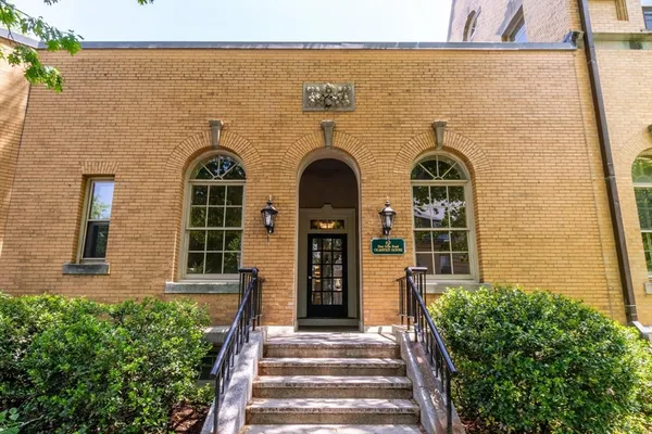 $2,650 | 60e Glen Road, Unit 306, Brookline, MA 02445
