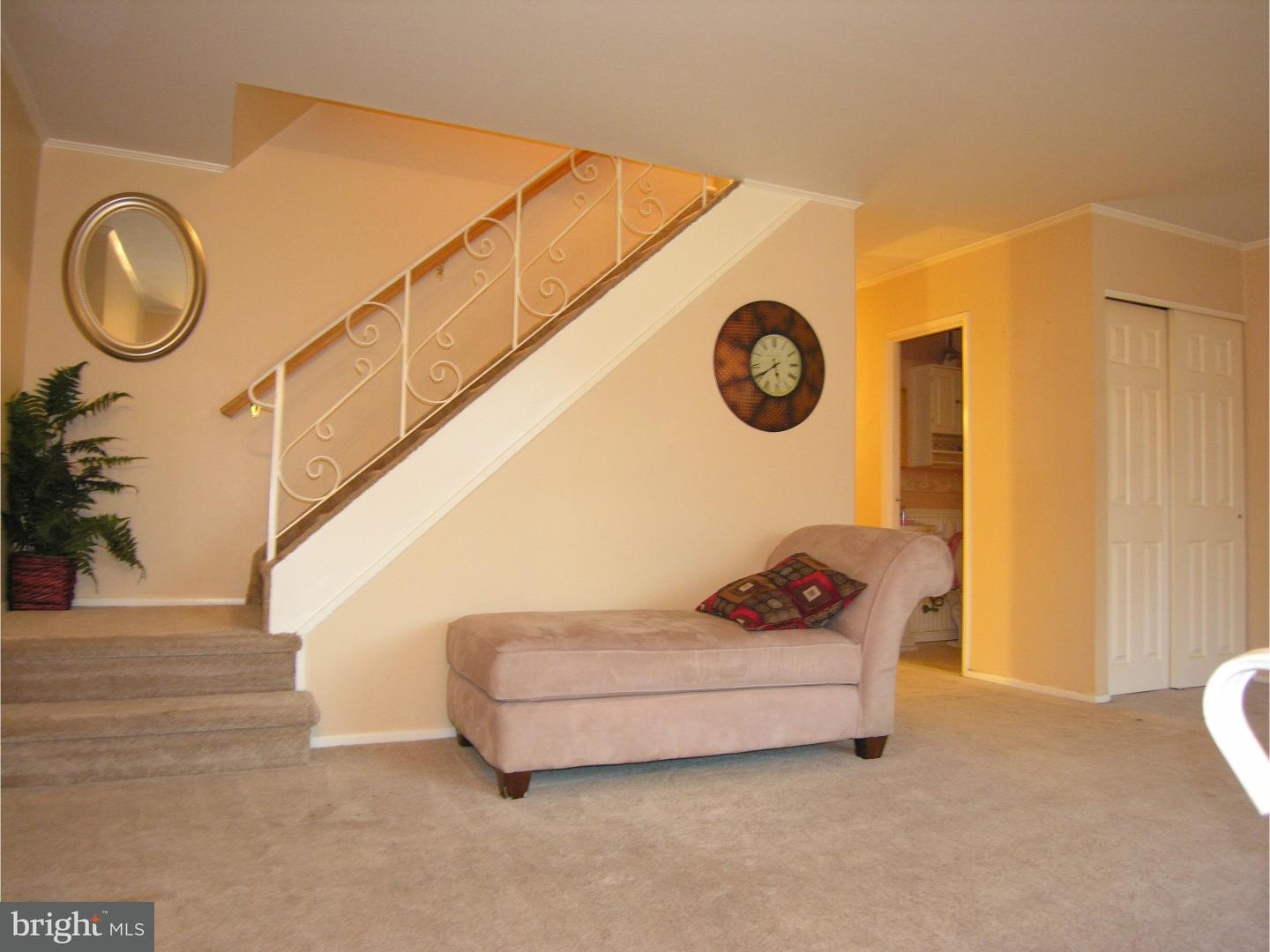 3456 Vinton Road Philadelphia, PA 19154 - Photo 2 of 14 Living Room